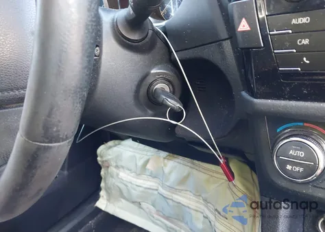 2014 Toyota Corolla S Plus z USA, uszkodzony, nr VIN 2T1BURHE4EC072253